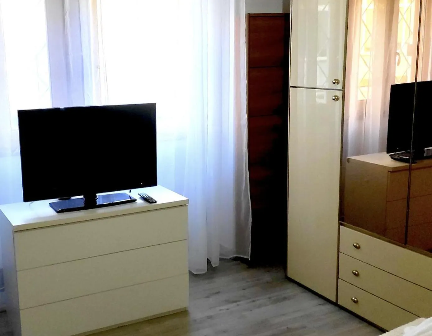 Gecko, Cozy Apartment At 5Min From Metro, Bus, Tram